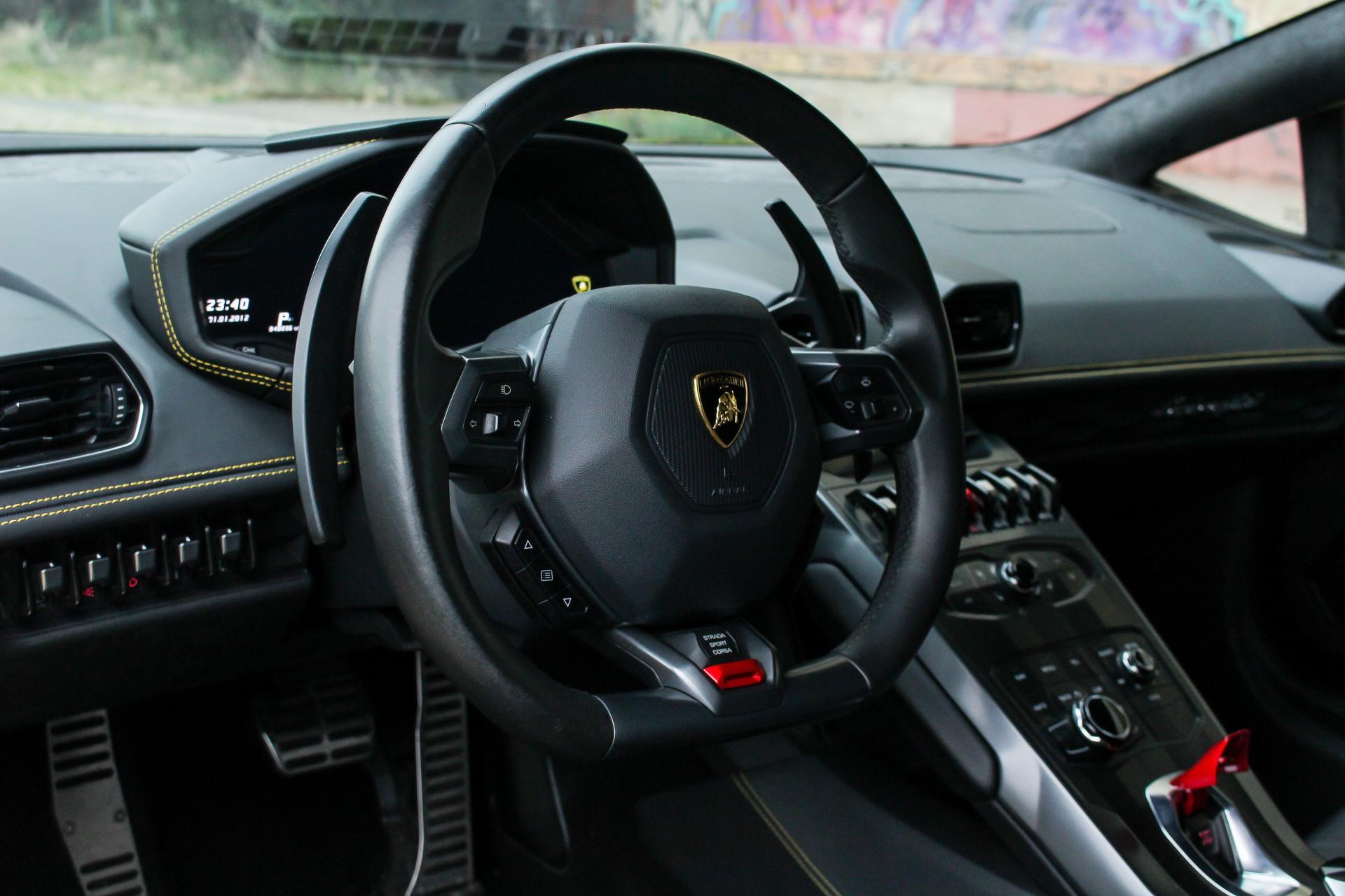 Lamborghini luxe interieur detailing met premium afwerking en materialen